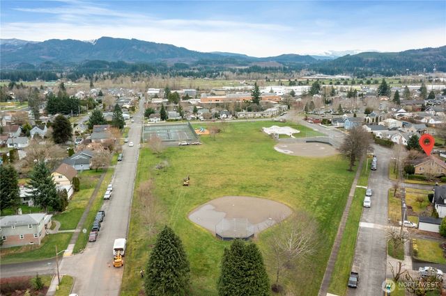 1730 Hillcrest Avenue, Enumclaw, WA 98022