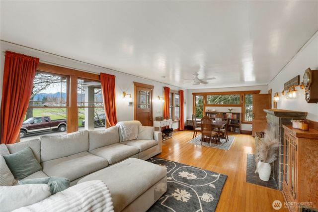 1730 Hillcrest Avenue, Enumclaw, WA 98022