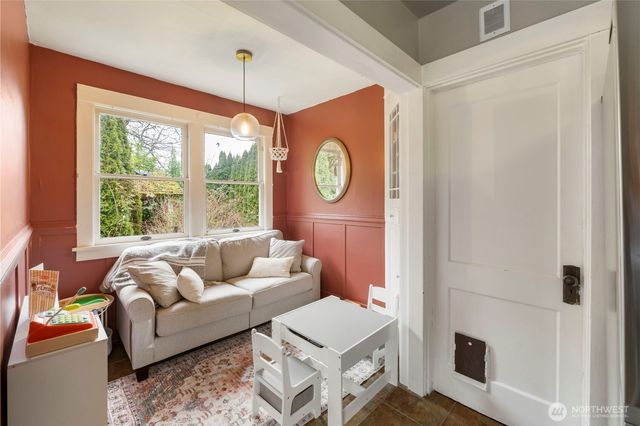 1730 Hillcrest Avenue, Enumclaw, WA 98022