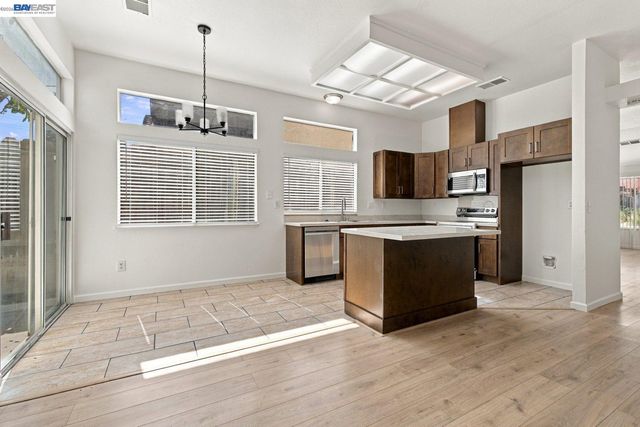 2222 Woodhill Dr, Pittsburg, CA 94565
