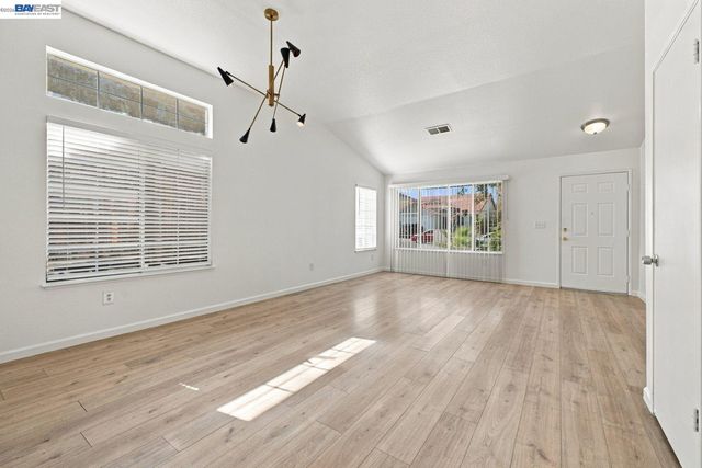 2222 Woodhill Dr, Pittsburg, CA 94565