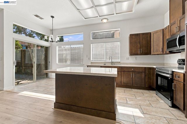 2222 Woodhill Dr, Pittsburg, CA 94565