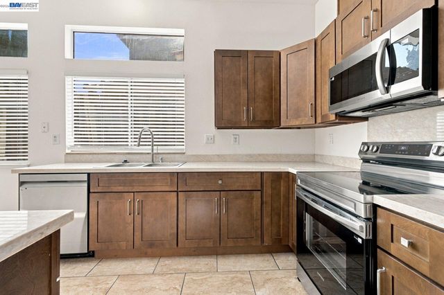 2222 Woodhill Dr, Pittsburg, CA 94565