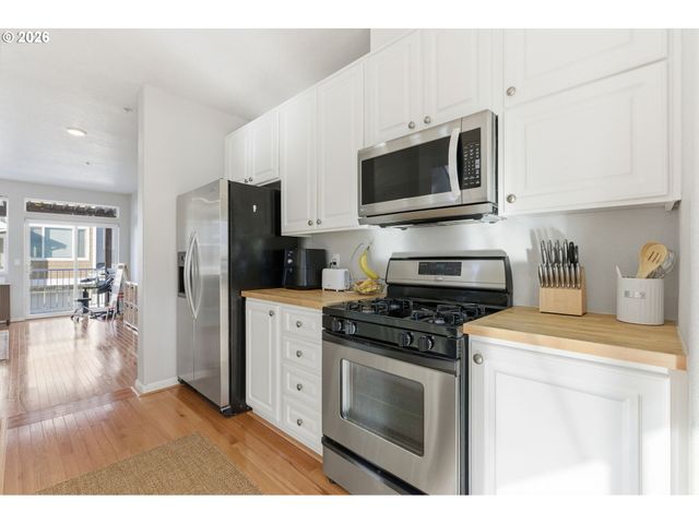 8590 Sw 147TH Ter 103, Beaverton, OR 97007