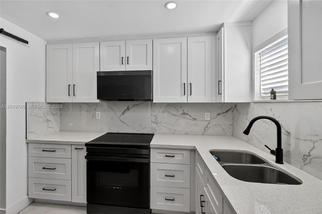 413 SW 5th Ave, Hallandale Beach, FL 33009
