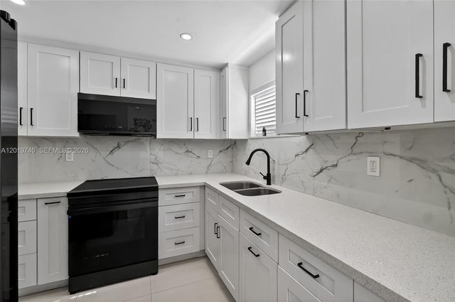 413 SW 5th Ave, Hallandale Beach, FL 33009