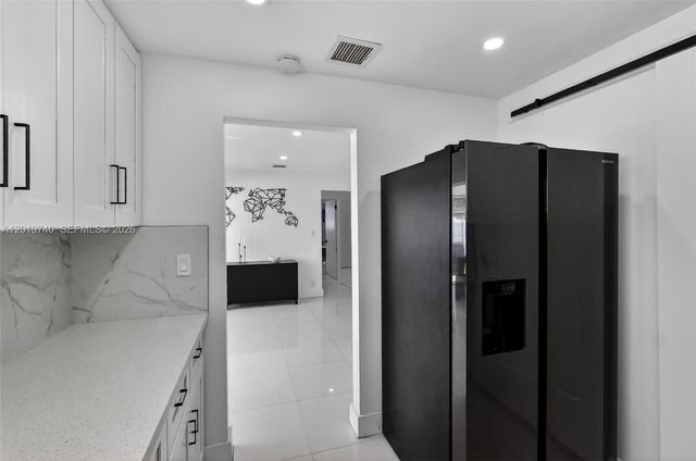 413 SW 5th Ave, Hallandale Beach, FL 33009