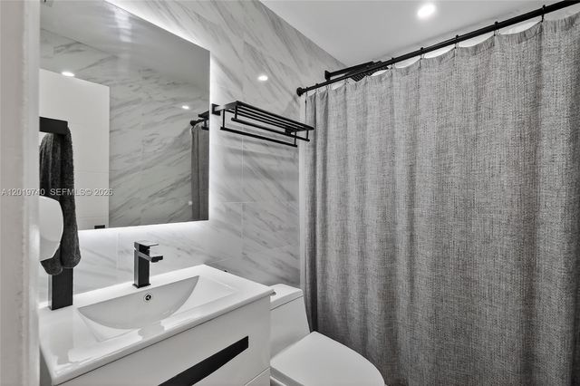 413 SW 5th Ave, Hallandale Beach, FL 33009