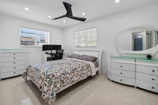 413 SW 5th Ave, Hallandale Beach, FL 33009