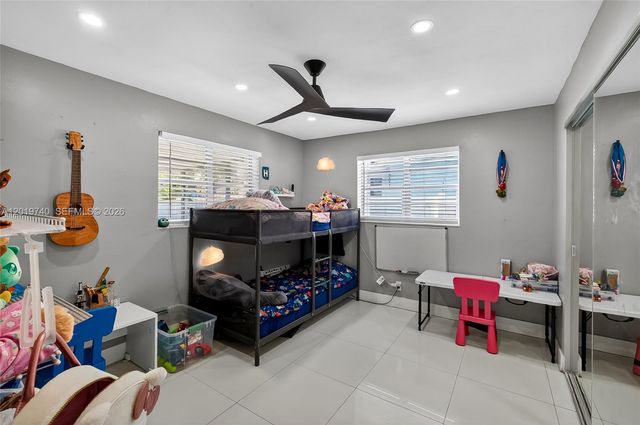 413 SW 5th Ave, Hallandale Beach, FL 33009