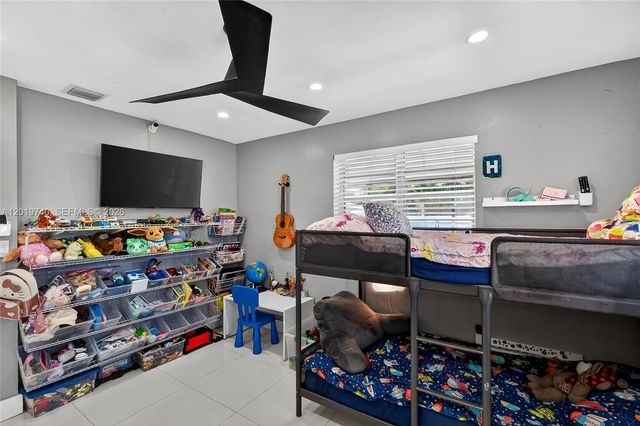 413 SW 5th Ave, Hallandale Beach, FL 33009