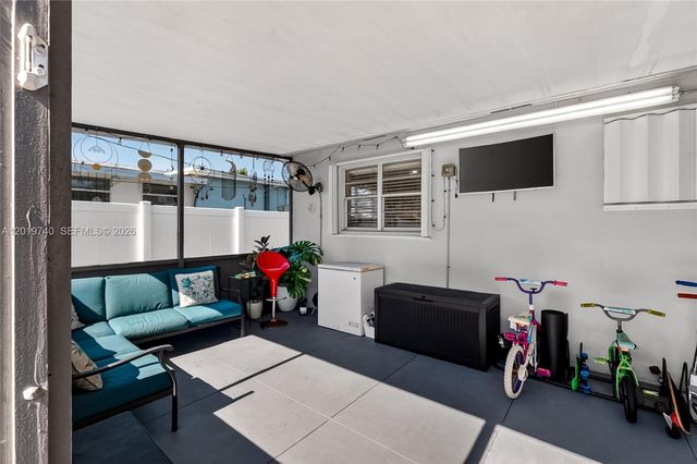 413 SW 5th Ave, Hallandale Beach, FL 33009