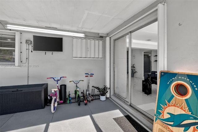 413 SW 5th Ave, Hallandale Beach, FL 33009