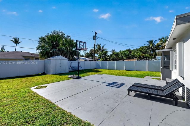 413 SW 5th Ave, Hallandale Beach, FL 33009
