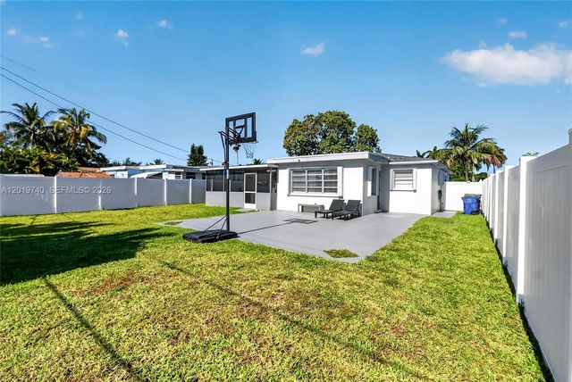 413 SW 5th Ave, Hallandale Beach, FL 33009