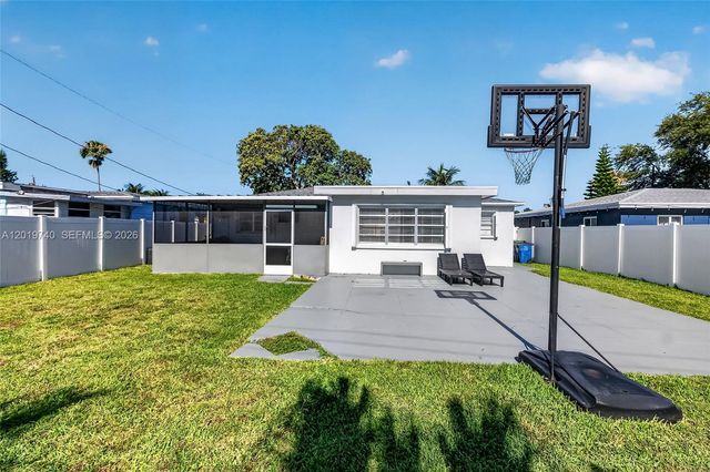 413 SW 5th Ave, Hallandale Beach, FL 33009