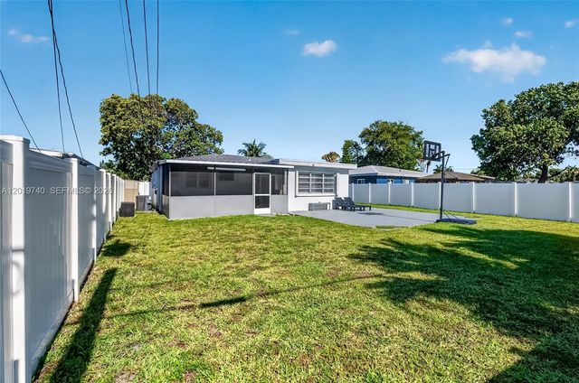 413 SW 5th Ave, Hallandale Beach, FL 33009