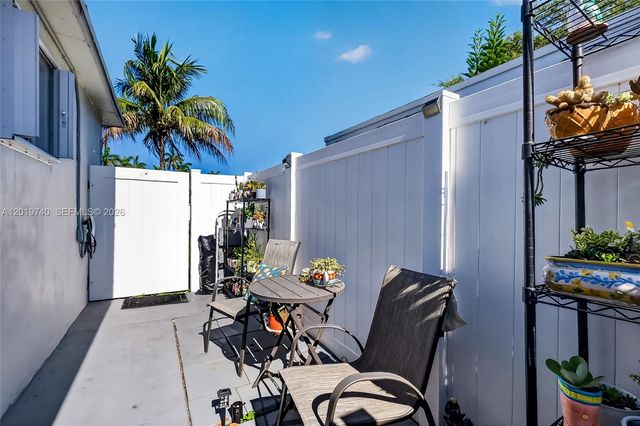 413 SW 5th Ave, Hallandale Beach, FL 33009