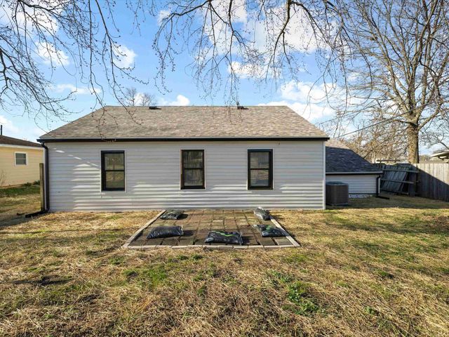 407 North Park Drive, Evansville, IN 47710