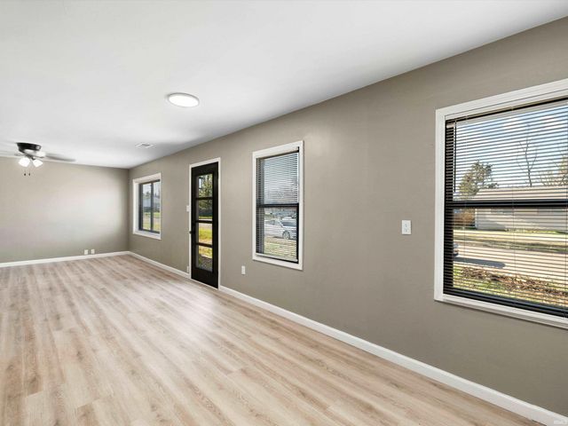 407 North Park Drive, Evansville, IN 47710