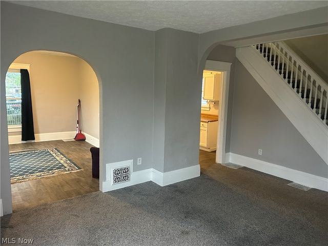 679 Wooster Road W, Barberton, OH 44203