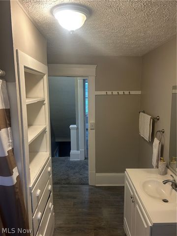 679 Wooster Road W, Barberton, OH 44203
