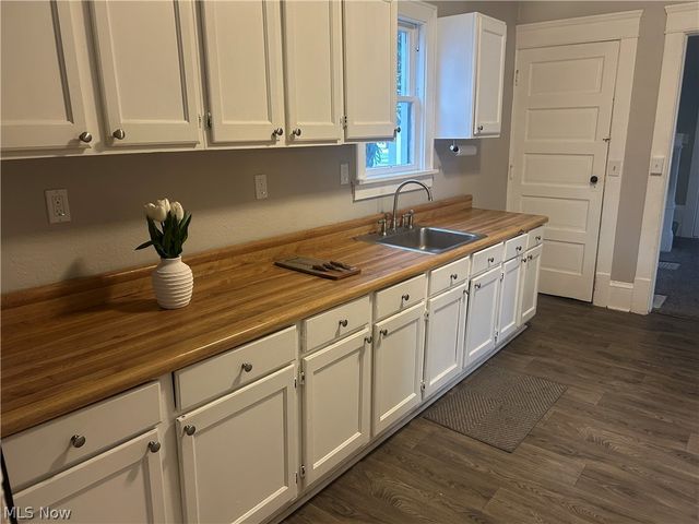 679 Wooster Road W, Barberton, OH 44203