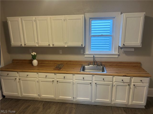 679 Wooster Road W, Barberton, OH 44203