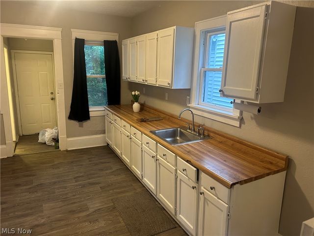 679 Wooster Road W, Barberton, OH 44203