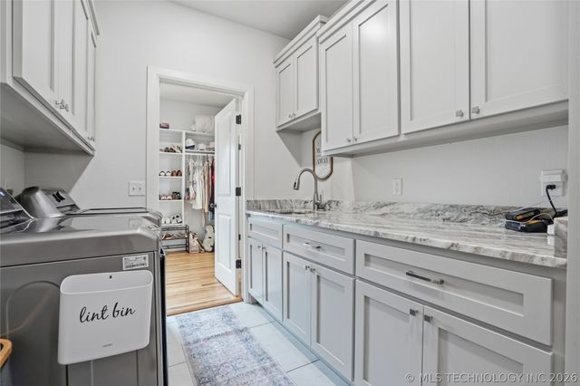 106 W 167th Street S, Glenpool, OK 74033