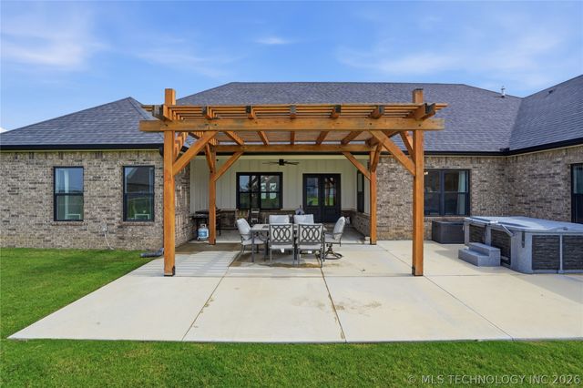 106 W 167th Street S, Glenpool, OK 74033