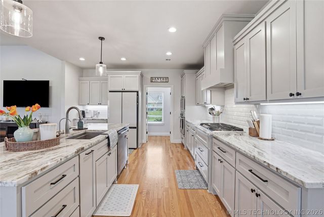 106 W 167th Street S, Glenpool, OK 74033