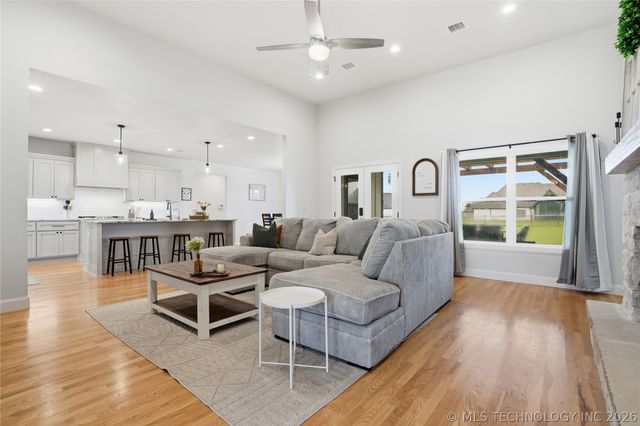 106 W 167th Street S, Glenpool, OK 74033