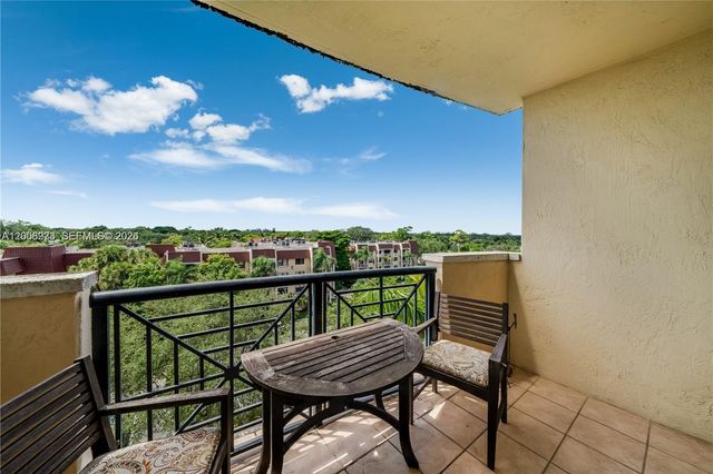 9021 SW 94th St 509, Miami, FL 33176