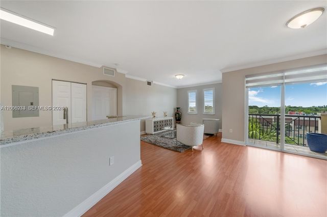 9021 SW 94th St 509, Miami, FL 33176