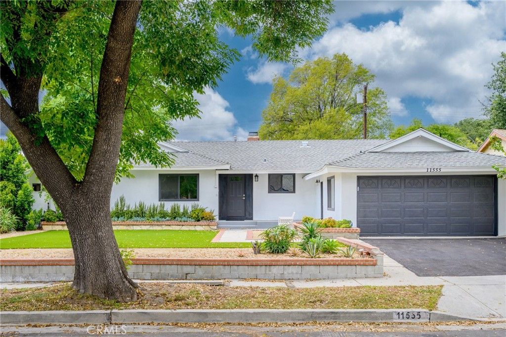11555 Collett Ave, Granada Hills, CA 91344 — photo 2