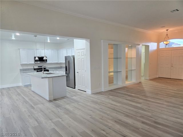 9620 West Gilmore Avenue, Las Vegas, NV 89129