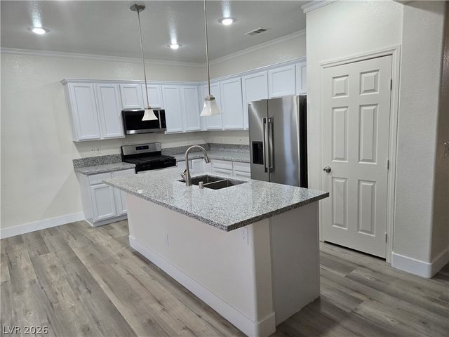 9620 West Gilmore Avenue, Las Vegas, NV 89129