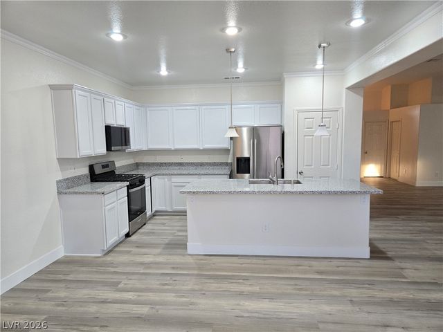 9620 West Gilmore Avenue, Las Vegas, NV 89129