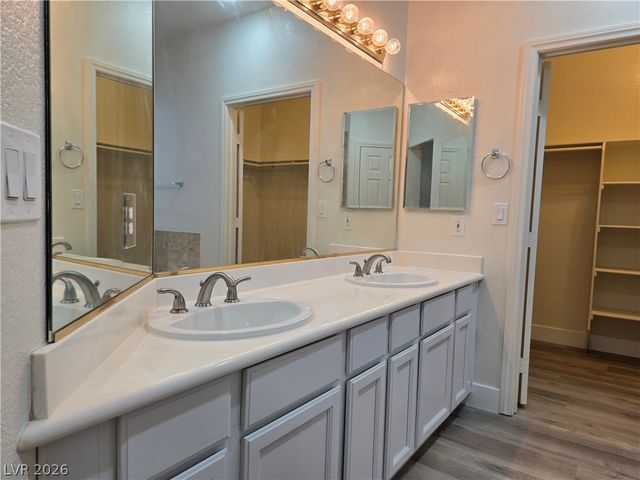 9620 West Gilmore Avenue, Las Vegas, NV 89129