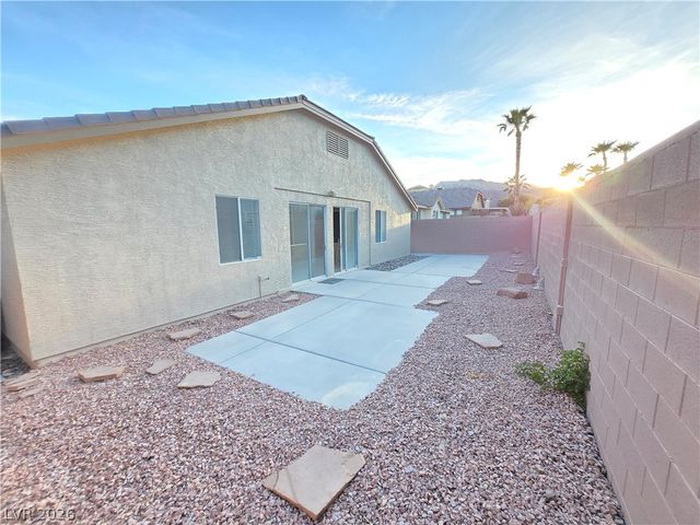9620 West Gilmore Avenue, Las Vegas, NV 89129