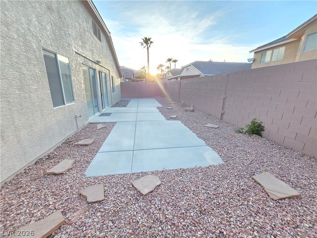 9620 West Gilmore Avenue, Las Vegas, NV 89129