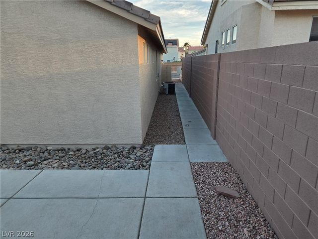 9620 West Gilmore Avenue, Las Vegas, NV 89129