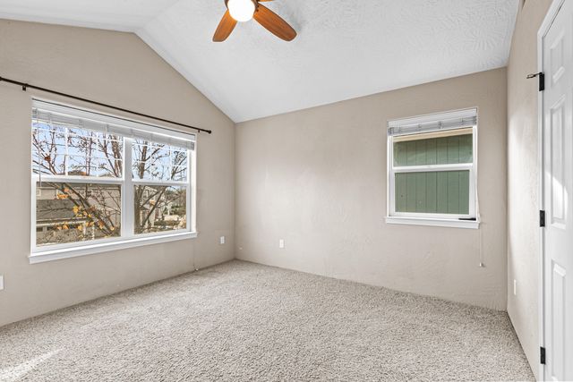 233 Wintersage Circle, Talent, OR 97540