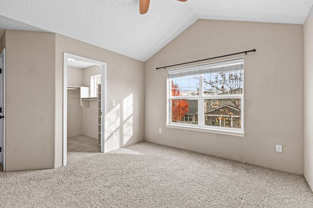 233 Wintersage Circle, Talent, OR 97540