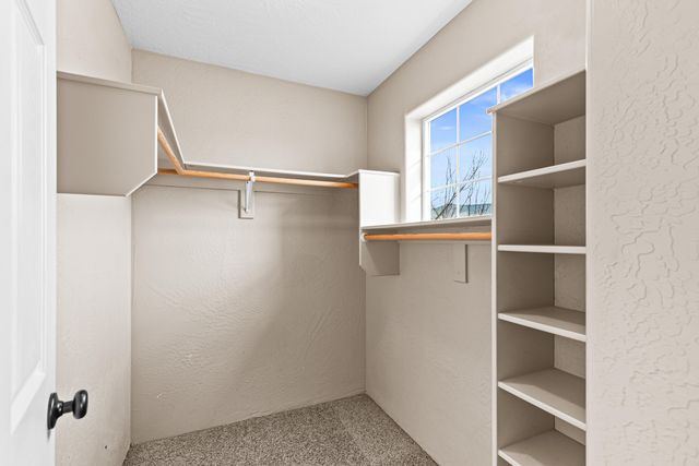 233 Wintersage Circle, Talent, OR 97540