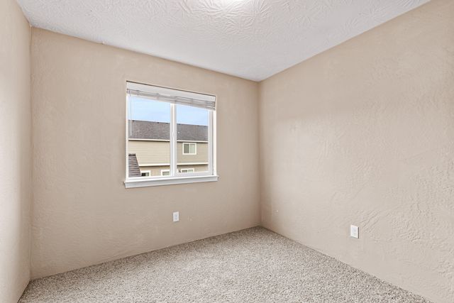 233 Wintersage Circle, Talent, OR 97540