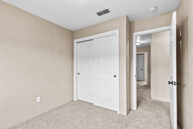 233 Wintersage Circle, Talent, OR 97540