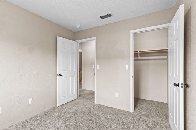 233 Wintersage Circle, Talent, OR 97540