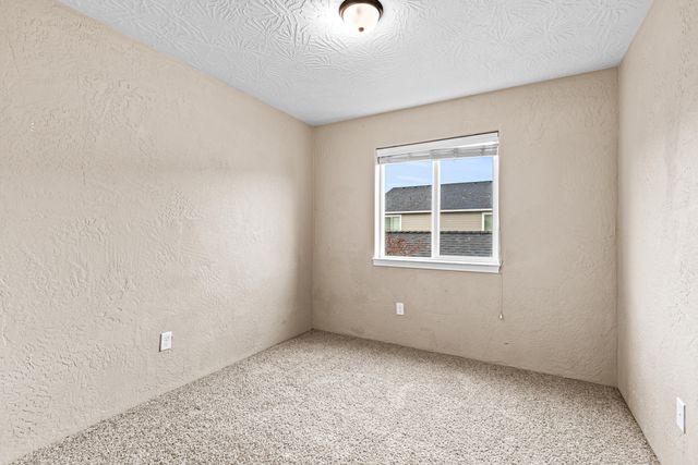 233 Wintersage Circle, Talent, OR 97540